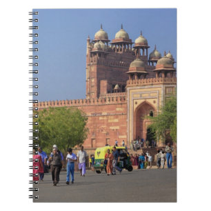 Carnet Touristes devant Fatehpur Sikri, en