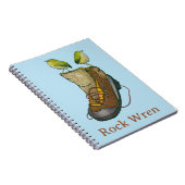 Carnet Tuke en métal sur une botte de randonnée (Côté Droit)