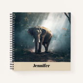 Carnet Un éléphant asiatique dans un défrichement éclairé (Devant)