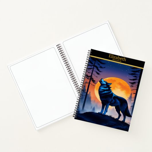 Carnet Un loup hurle à la pleine lune dans une forêt sere (Intérieur)