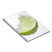 Carnet Un morceau de citron vert biologique mûr submergé (Côté Droit)