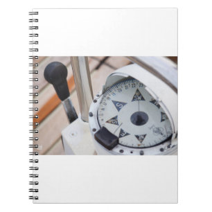 Carnet Une boussole pour tracer la voie de l'aventure.