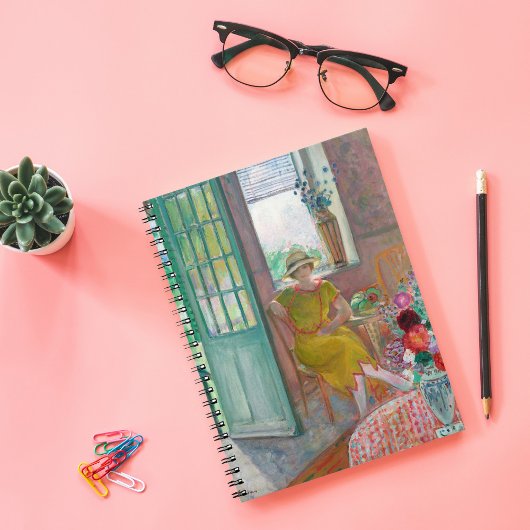 Carnet Une jeune femme dans un intérieur fleuri | Henri L