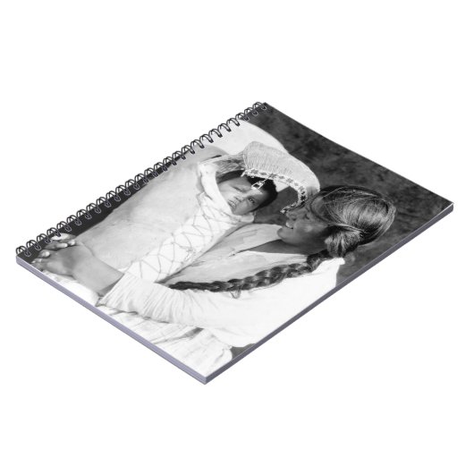 Carnet Une mère amérindienne avec sa papoose (Côté gauche)