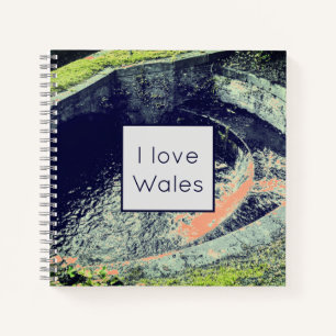 Carnet Une piscine orange à Welshpool I Love Wales
