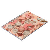 Carnet Une teinte douce, rose-orange appelée Peach Fuzz (Côté gauche)