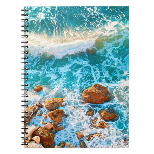 Carnet Vagues sur une plage rocheuse au coucher du soleil (Devant)