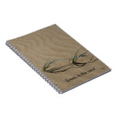 Carnet vert dans le sable (Côté Droit)