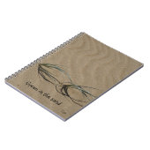Carnet vert dans le sable (Côté gauche)