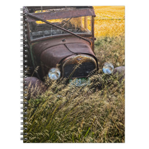 Carnet Vieille voiture abandonnée dans les hautes herbes