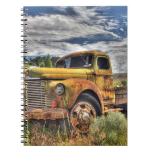 Carnet Vieux camion abandonné dans un champ