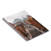 CARNET VOITURES SUR LA ROUTE ENTRE LES BÂTIMENTS À HAUTE (Côté Droit)