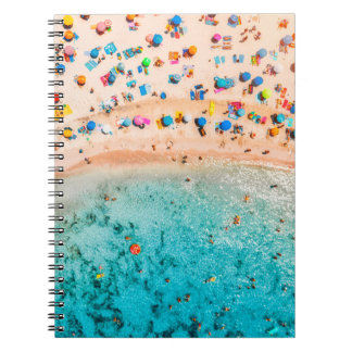 Carnet Vue aérienne de la plage de sable avec des parasol