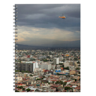 Carnet Vue courbe du paysage urbain contre le ciel