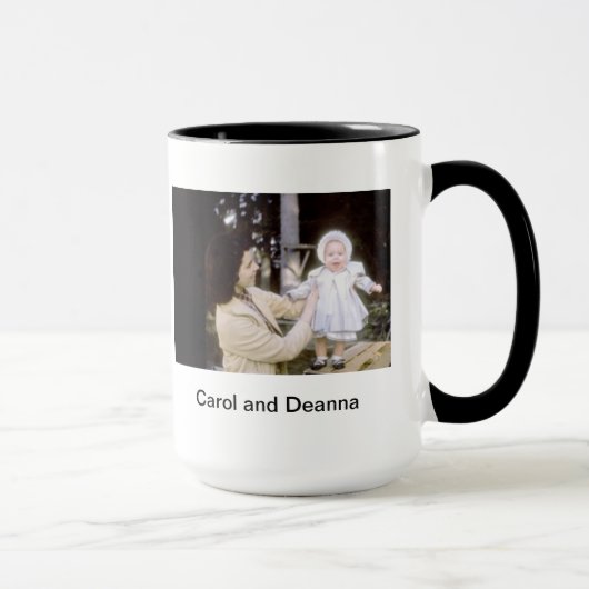 Carol et tasse de Deanna (Droite)