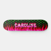 Caroline skateboard roze vuur en vlammenontwerp. (Horizontaal)
