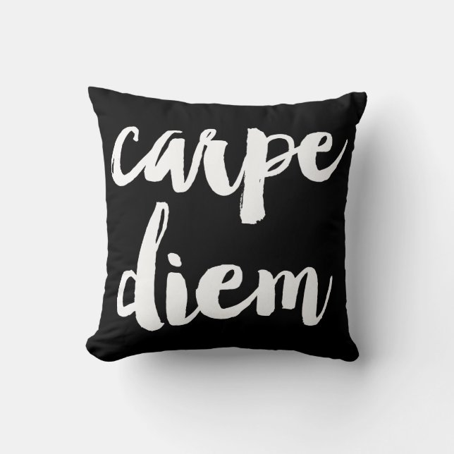 Carpe Diem Brush Typography Statement Pillow Kussen (Voorkant)