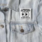Carré 5 Cm Bouton drôle 'devrait dormir' Badge Épingle (En situation)