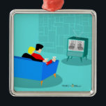 Carré Argenté Retro Gay Couple regarder TV Ornement en céramique<br><div class="desc">Ce Retro Gay Couple Regarder la télévision design est tout simplement fabuleux! Dans un style années 60, le design minimaliste de l'art se décline sur le dos d'un couple cosy et diffuse leur émission de télévision en noir et blanc préférée. La chambre, raffinée, turquoise et turquoise, est bien visible avec...</div>