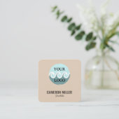 Carré Carte de visite de code QR, Logo beige doux minima (Debout devant)