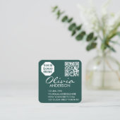 Carré Carte de visite verte premium avec code QR (Debout devant)