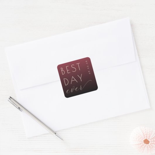 Carré Celebratory Maroon Modern Wedding Sticker (Enveloppe)