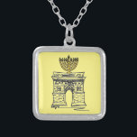 Carré de Washington NYC Menorah Hanoukka Collier<br><div class="desc">Le collier présente un stylo-encre original et une illustration marquante de l'Arc Carré de New York,  "habillé" pour Hanoukka avec une menorah. Imprimé sur un arrière - plan jaune. Parfait comme cadeau Hanoukka pour tous ceux qui aiment NYC!</div>