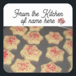 Carré Sticker à forfait Christmas Star Sugar Cookies<br><div class="desc">Préparez vos cadeaux de vacances faits maison avec ces étiquettes décoratifs. Elles présentent des biscuits sucrés en forme d'étoiles ornés d'arroses rouges étincelantes. Personnalisez-les en ajoutant votre nom. Une branche de baies rouges pour accent au sommet.</div>