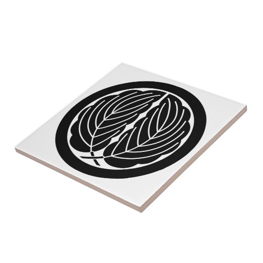 CARREAU 丸に抱き柏 (Côté)