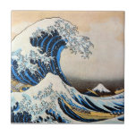 Carreau 神奈川沖浪裏, grande vague de 北斎, Hokusai, Ukiyo-e<br><div class="desc">Katsushika Hokusai (octobre ou novembre 1760 - 10 mai 1849) était un artiste, un peintre d'ukiyo-e et un printmaker japonais de la période d'Edo. Dans son temps, il était le principal expert en matière du Japon en peinture chinoise. Soutenu à Edo (maintenant Tokyo), Hokusai est le plus connu comme auteur...</div>
