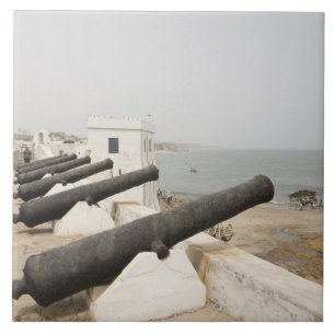 Carreau Afrique, Afrique de l'Ouest, Ghana, Elmina. Canons