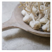 Carreau Ampoules d'ail dans une cuvette de poterie de (Devant)