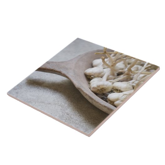 Carreau Ampoules d'ail dans une cuvette de poterie de (Côté)