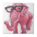 Carreau Animal Dapper | Eléphant Rose Dans Les Lunettes De<br><div class="desc">Cette impression présente un éléphant rose dans les lunettes de lecture | Par Jennifer Rutledge</div>