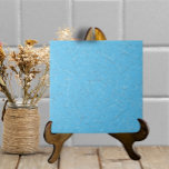 Carreau Aqua Blue Cracked Glaze Simple Texture moderne<br><div class="desc">Ce carrelage en céramique à l'allure de glaçure craquelée a un faux craquelé sur un arrière - plan cool bleu aqua ou turquoise. Il ressemble à une pièce artisanale texturée avec un aspect décoratif mais simple et neutre. Parfait comme un accent sur lui-même ou combiné avec d'autres motifs de tuiles...</div>