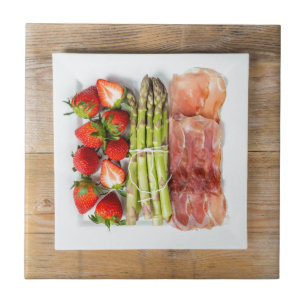 Carreau Asperges vertes au jambon et fraises