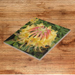 Carreau Azalée jaune fleurit Floral<br><div class="desc">Carrelage en céramique qui présente une image photo de l'entonnoir en forme d'aile,  fleurs jaunes d'Azalea avec de longues étamines incurvées. Un joli design floral ! Sélectionnez votre taille de tuile. Fais un joli trivet de cuisine !</div>