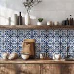 Carreau Azulejo bleu bleu blanc méditerranéen<br><div class="desc">Beau carrelage méditerranéen bleu et blanc inspiré des motifs portugais Azulejo, avec une illustration originale de fleurs élégantes et de motifs naturels. Avec son design moderne mais classique et rustique avec des détails complexes, ces carrelages sont parfaits comme arrière-plan de cuisine ou murs d'accent dans une salle à manger. Apportez...</div>