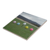 Carreau Ballons de golf aux couleurs vives sur une montagn (Côté)