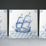 Carreau Bateau à voile Delft Blue Dutch Style Frigate Scho<br><div class="desc">Cette belle carreaux de céramique peinte à la main de 1762 est un ensemble de 17 carreaux de navire différents et présente une goélette classique dans le style traditionnel hollandais Delft Blue. Les carreaux en céramique Delft ont une longue et riche histoire datant du XVIe siècle, lorsqu'ils ont été produits...</div>