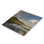 Carreau Bear Butte se reflète dans le lac Bear Butte, près (Côté)