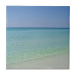 Carreau Belle Photographie de plage Bleu Bleu Bleu Bleu Ve<br><div class="desc">Une belle photo de plage prise au bord de la mer à Destin,  en Floride,  où les vagues bleues et vertes sereines rencontrent le bord de mer. Joli carrelage d'île pour une maison de plage backsplash ou une table de côté tropicale dans votre maison de vacances.</div>