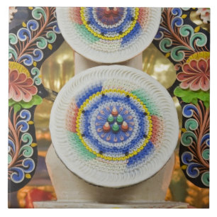 Carreau Bhoutan. Des gâteaux cérémoniels fabriqués par des