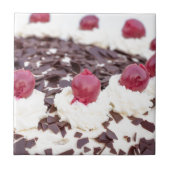 Carreau Black Forest cake en détail with white background (Devant)