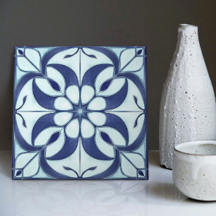 Carreau Bleu et blanc enchanteurs, motif floral symétrique