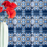 Carreau Bleu Géométrique Symétrique Et Blanc Orné<br><div class="desc">Belle décoration élégante en carreaux de faïence avec un motif géométrique symétrique composé de bleu et blanc.</div>