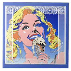 Carreau Blonde Mangeant une Glace Style Pop Art Coloré des