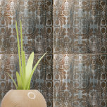 Carreau Bois démonté Réplique Brown Damask Ornat<br><div class="desc">Découvrez le charme du bois en friche sous la forme d'un chef-d'oeuvre en céramique captivant. Ce carrelage marie joliment l'allure rustique du bois patiné à l'élégance complexe d'un motif damassé marron,  créant un design vraiment unique et étonnant.</div>