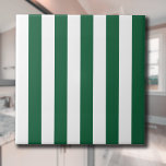 Carreau Bouteille vintage classique Vert & Blancs<br><div class="desc">Le motif à rayures vert & blanc bouteille est un motif du passé, caractérisé par des rayures vert & blanc bouteille parallèles de différentes largeurs qui sont répétés à travers le motif. Ce motif fait référence au style classique et se caractérise par sa subtilité et son élégance. Les tons vert...</div>