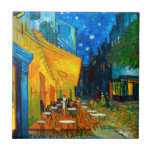 Carreau Café Van Gogh Terrasse en soirée<br><div class="desc">Carrelage représentant la peinture à l’huile de Vincent van Gogh Café Terrace at Night (1888). Des étoiles jaunes peignent le ciel bleu nuit au-dessus d'un café en plein air en France. Un merveilleux cadeau pour les amateurs de post-impressionnisme et d'art hollandais.</div>